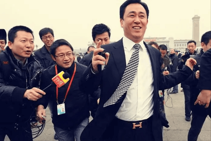2600亿元人民币！96岁李嘉诚再多钱也带不走，万亿财产如何分配？