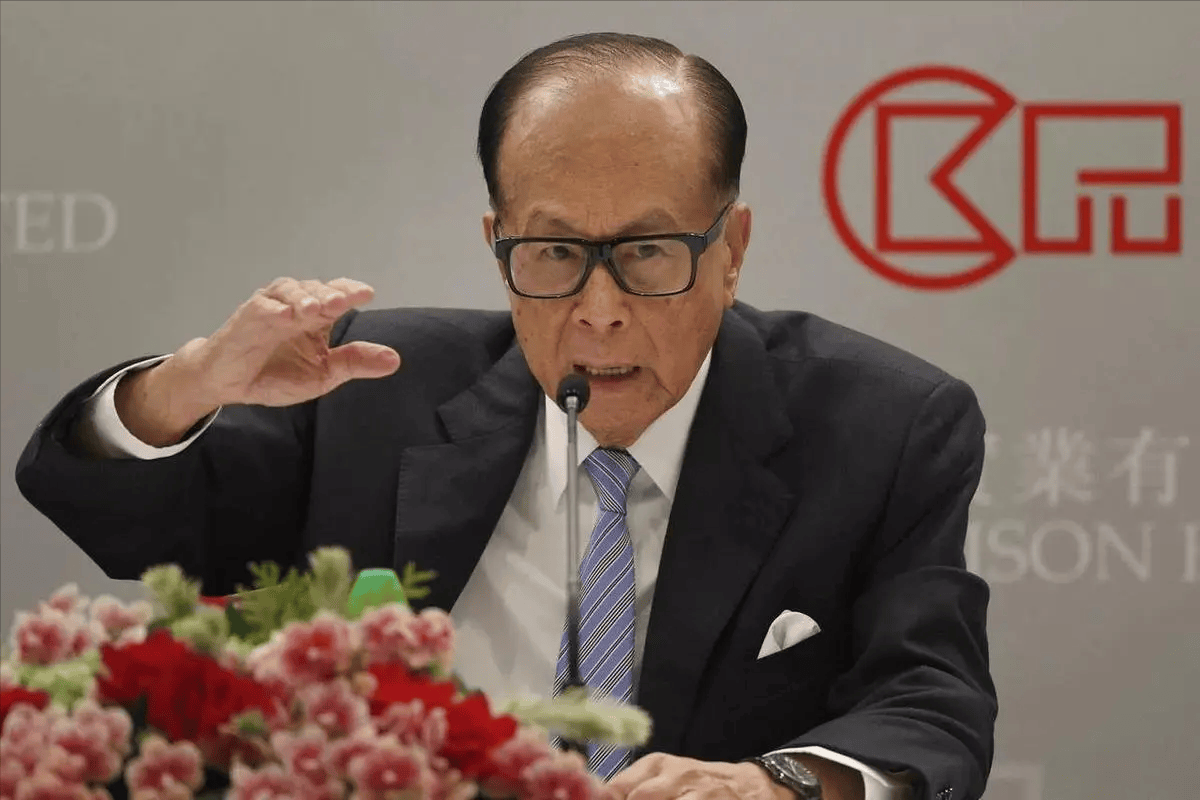 2600亿元人民币！96岁李嘉诚再多钱也带不走，万亿财产如何分配？