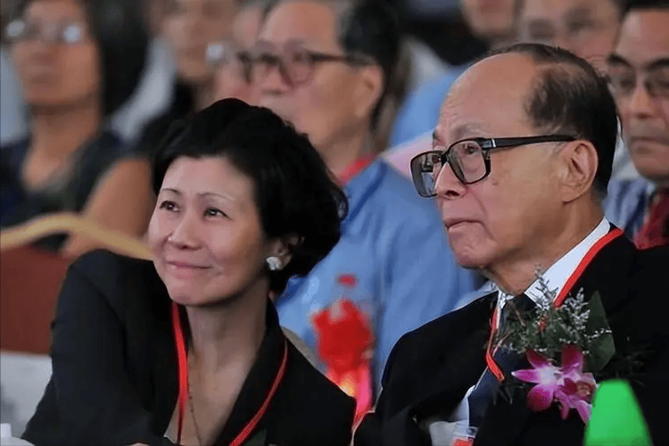 2600亿元人民币！96岁李嘉诚再多钱也带不走，万亿财产如何分配？