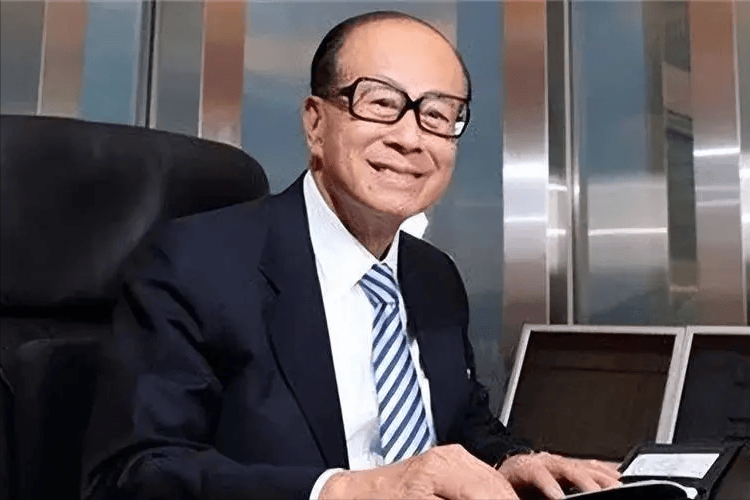 2600亿元人民币！96岁李嘉诚再多钱也带不走，万亿财产如何分配？
