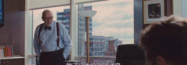台球以光速飞出，击穿了墙壁，然后飞出地球，飞出太阳系