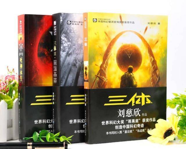 台球以光速飞出，击穿了墙壁，然后飞出地球，飞出太阳系