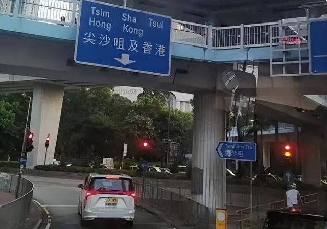 29名建筑工赴香港打工月薪3万 电话被工友“打爆”