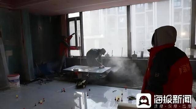 29名建筑工赴香港打工月薪3万 电话被工友“打爆”