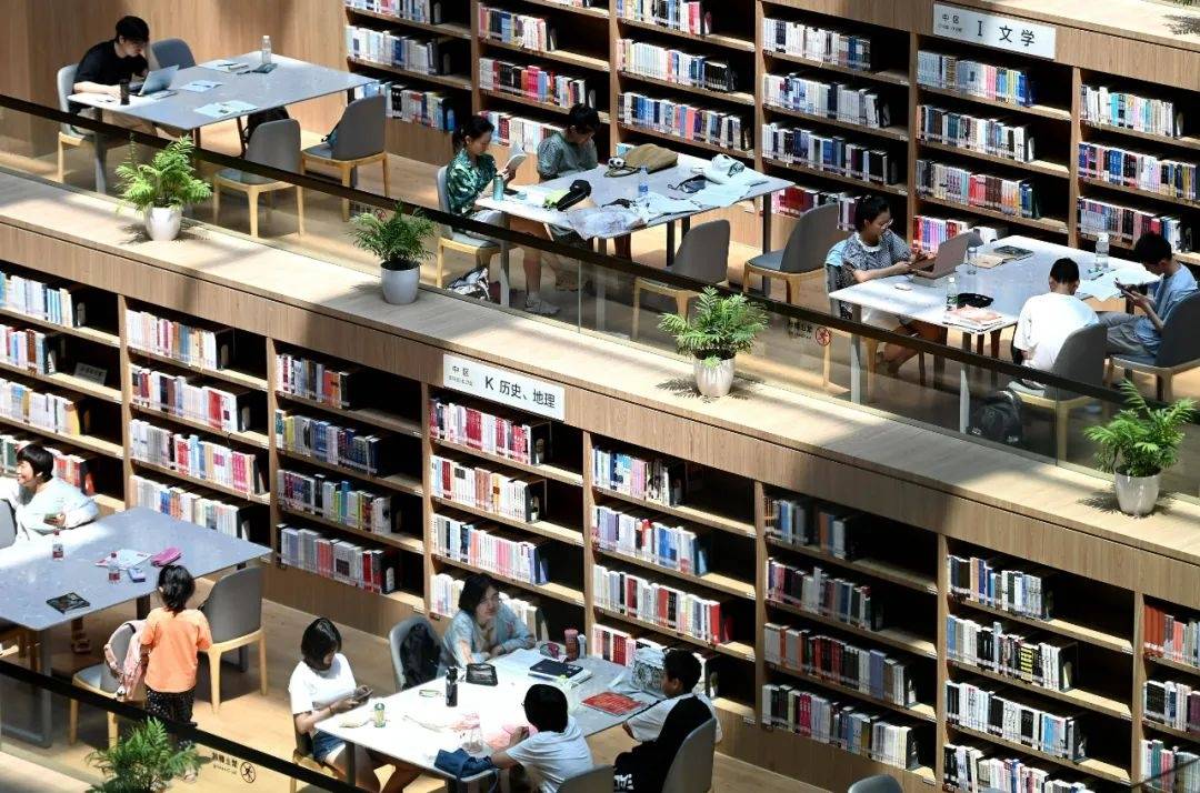 教授称反对太多人搞学术，不适应时代的文科可以缩招