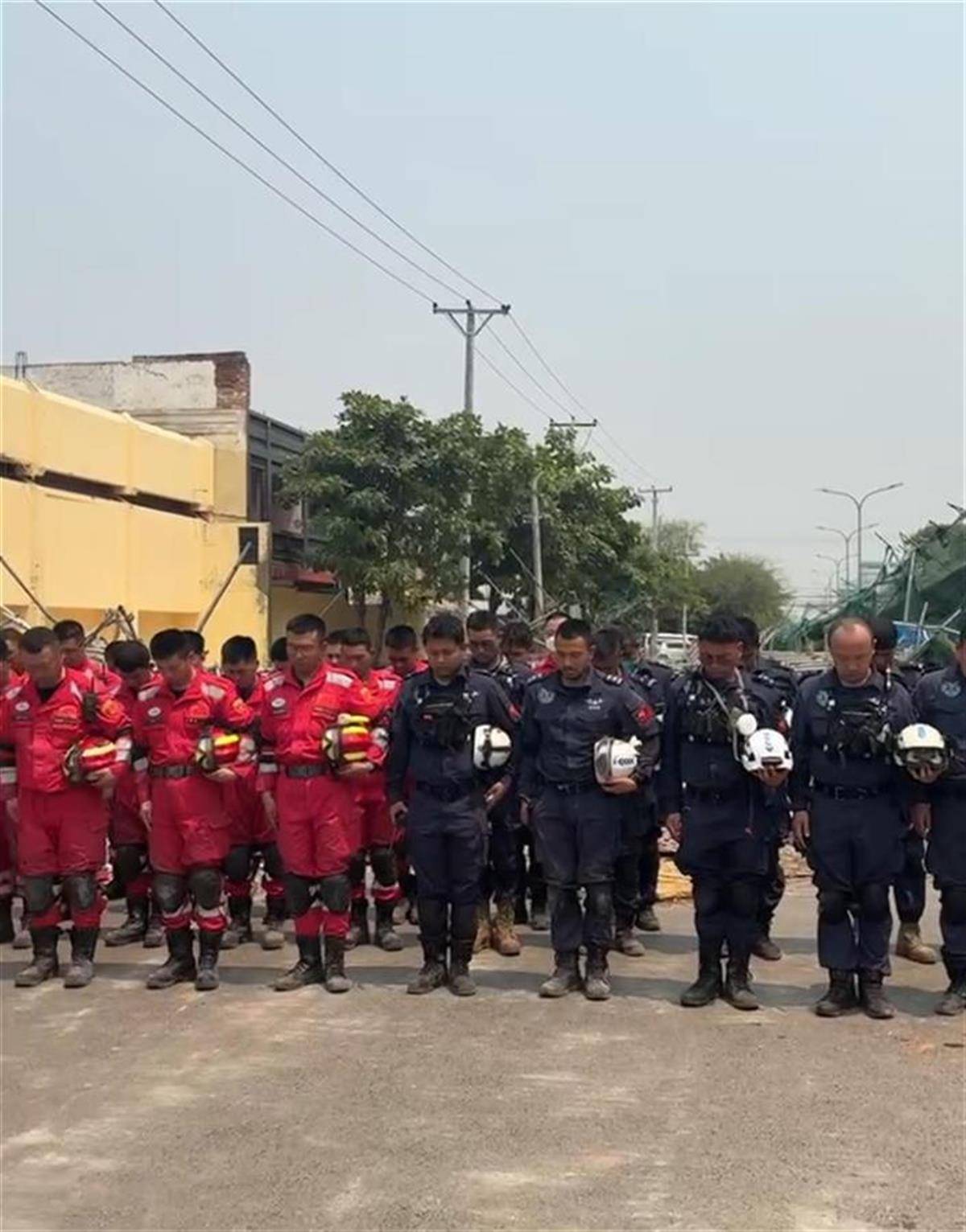 缅甸强震已造成2719人遇难，曼德勒拉响警报，搜救现场众人脱帽默哀