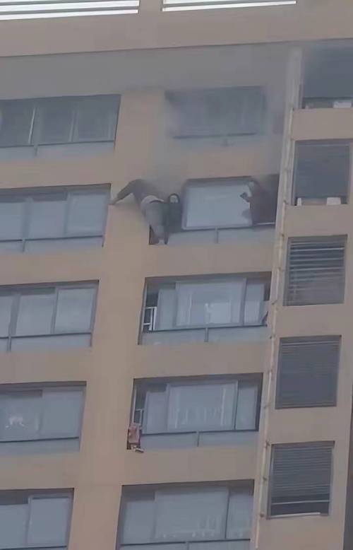 河北养老院火灾目击者详述救援混乱瞬间