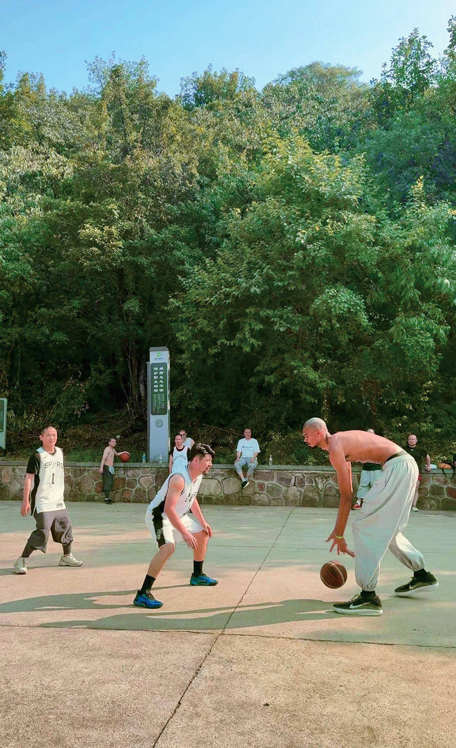 热闻|凌晨4点半起床，训练强度高于武僧！NBA球星文班亚马在少林寺完成十天闭关