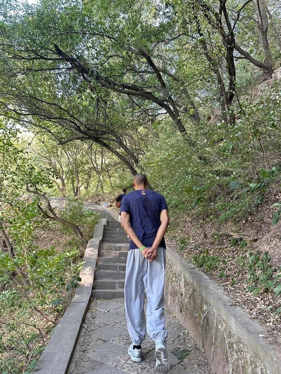 热闻|凌晨4点半起床，训练强度高于武僧！NBA球星文班亚马在少林寺完成十天闭关